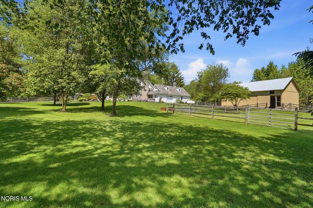 8201 Heller Road, Whitehouse, OH 43571