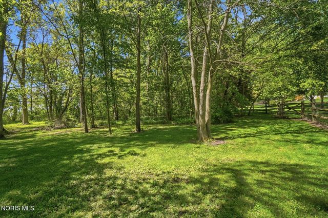 8201 Heller Road, Whitehouse, OH 43571