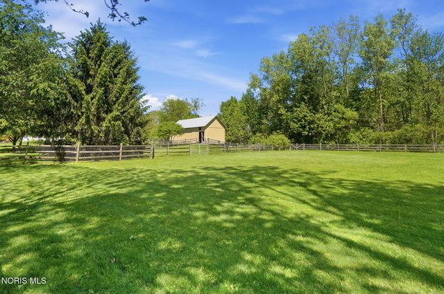 8201 Heller Road, Whitehouse, OH 43571