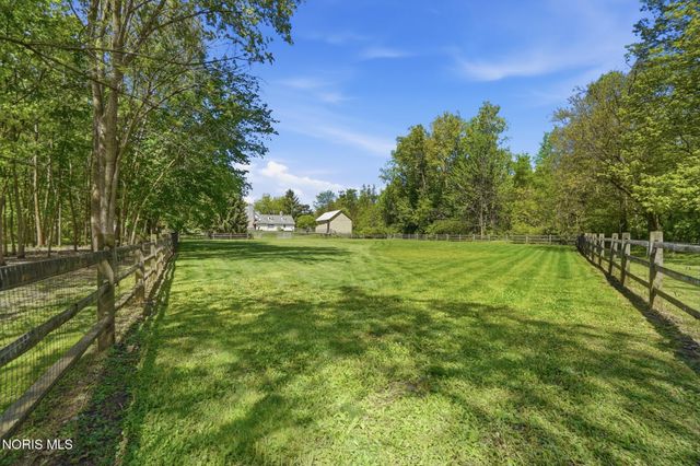 8201 Heller Road, Whitehouse, OH 43571