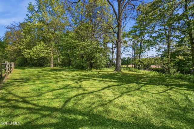 8201 Heller Road, Whitehouse, OH 43571