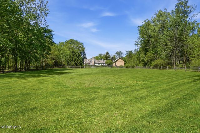 8201 Heller Road, Whitehouse, OH 43571