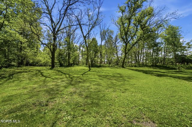 8201 Heller Road, Whitehouse, OH 43571