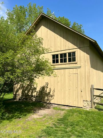 8201 Heller Road, Whitehouse, OH 43571
