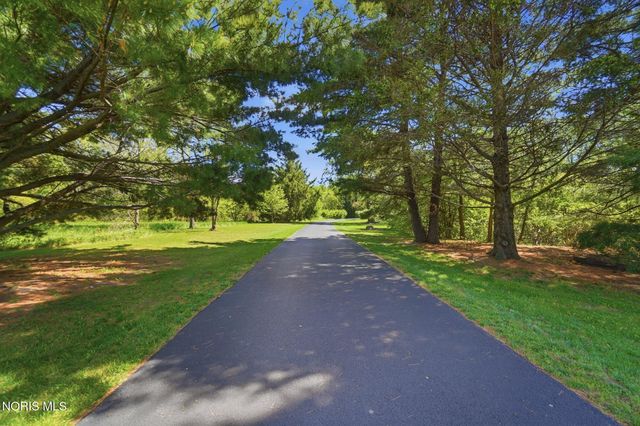 8201 Heller Road, Whitehouse, OH 43571