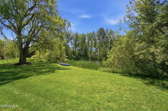 8201 Heller Road, Whitehouse, OH 43571