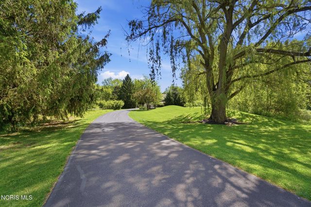 8201 Heller Road, Whitehouse, OH 43571