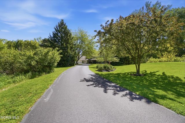 8201 Heller Road, Whitehouse, OH 43571
