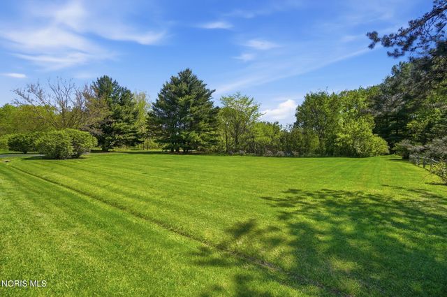 8201 Heller Road, Whitehouse, OH 43571