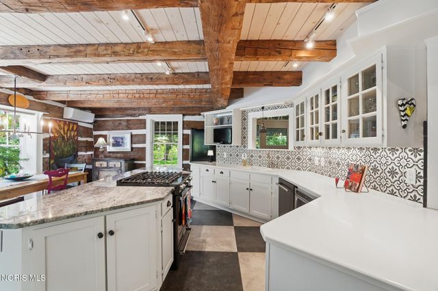 8201 Heller Road, Whitehouse, OH 43571