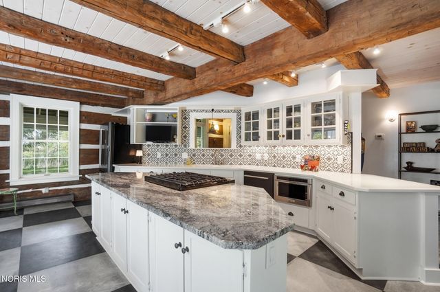 8201 Heller Road, Whitehouse, OH 43571