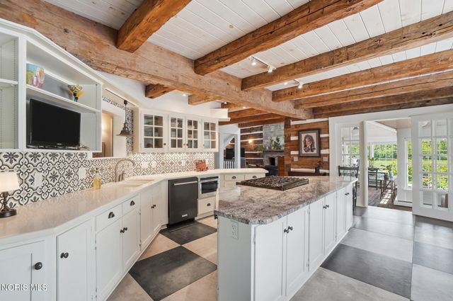 8201 Heller Road, Whitehouse, OH 43571