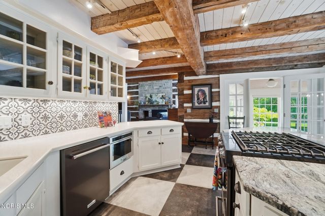 8201 Heller Road, Whitehouse, OH 43571