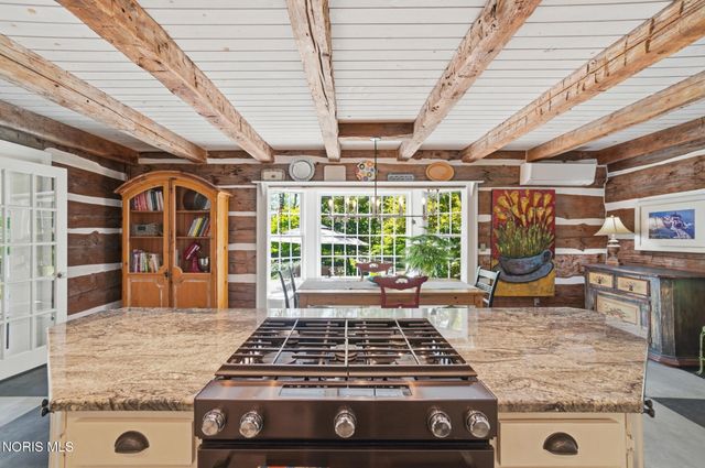 8201 Heller Road, Whitehouse, OH 43571