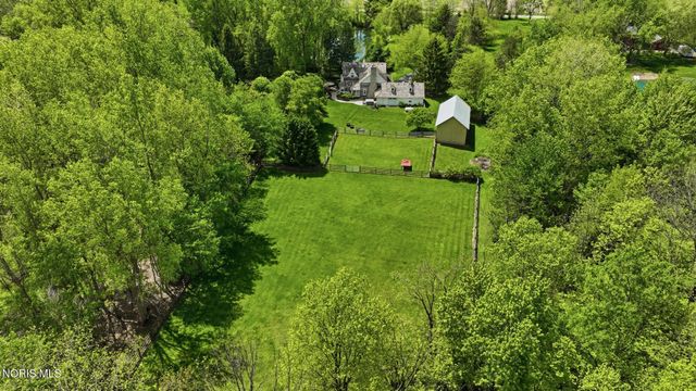 8201 Heller Road, Whitehouse, OH 43571