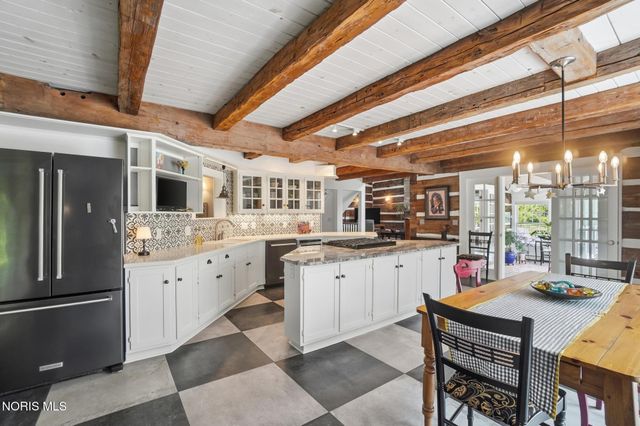 8201 Heller Road, Whitehouse, OH 43571