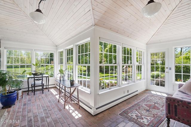 8201 Heller Road, Whitehouse, OH 43571