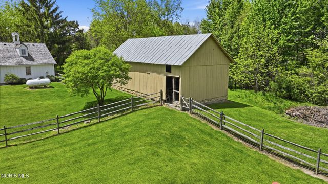 8201 Heller Road, Whitehouse, OH 43571