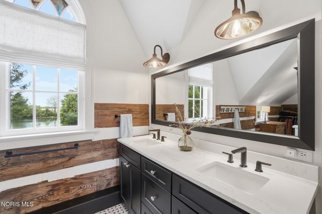 8201 Heller Road, Whitehouse, OH 43571