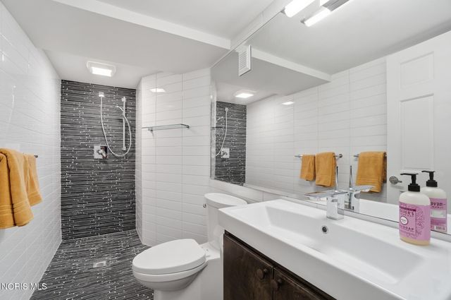 8201 Heller Road, Whitehouse, OH 43571