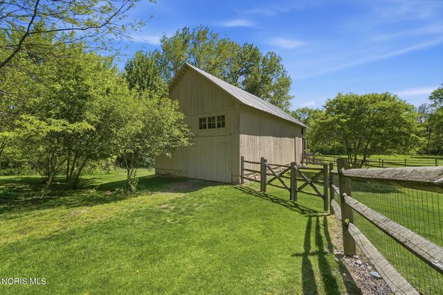 8201 Heller Road, Whitehouse, OH 43571