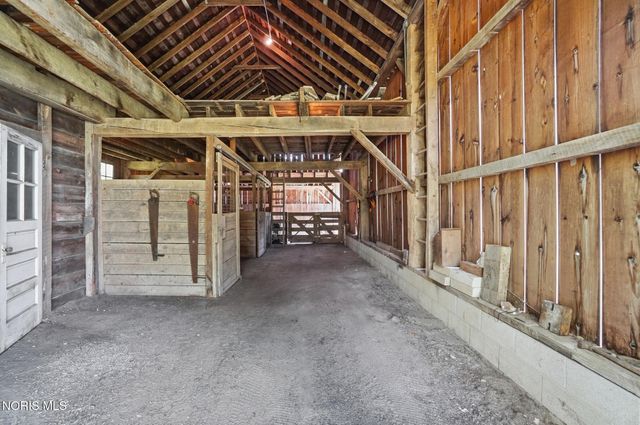 8201 Heller Road, Whitehouse, OH 43571