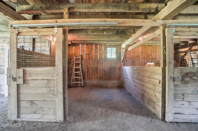 8201 Heller Road, Whitehouse, OH 43571