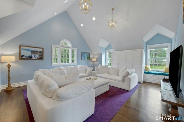 33 Highland Farm Road, Greenwich, CT 06831