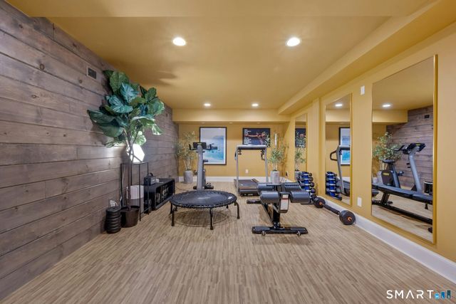 33 Highland Farm Road, Greenwich, CT 06831