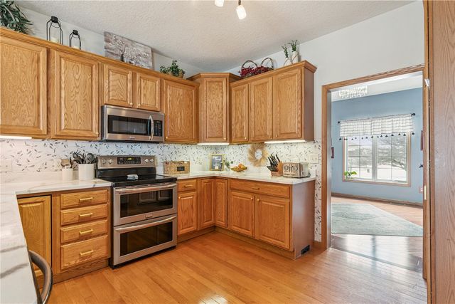 2150 Glen Oaks Drive, Coralville, IA 52241