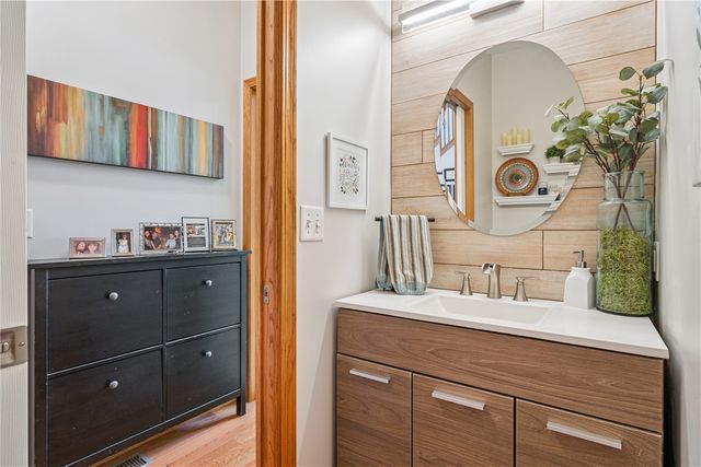 2150 Glen Oaks Drive, Coralville, IA 52241