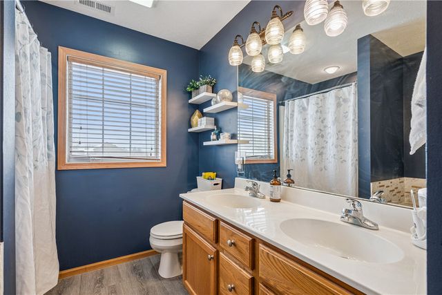 2150 Glen Oaks Drive, Coralville, IA 52241