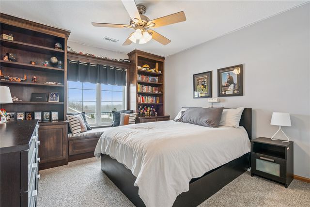 2150 Glen Oaks Drive, Coralville, IA 52241