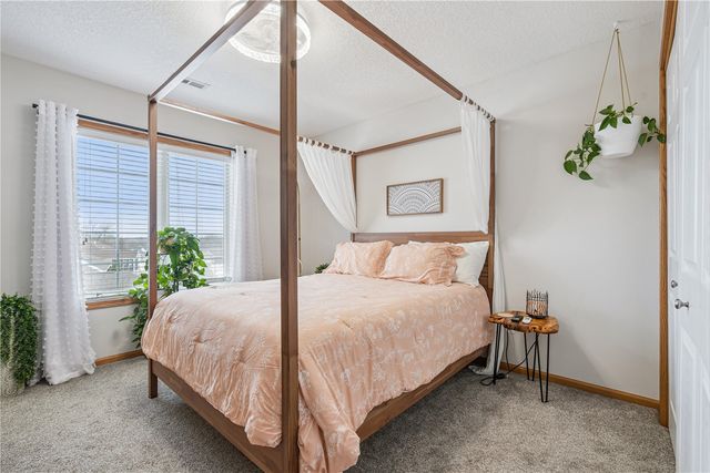 2150 Glen Oaks Drive, Coralville, IA 52241