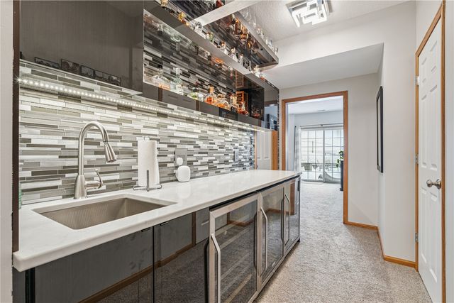 2150 Glen Oaks Drive, Coralville, IA 52241