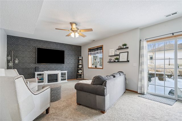 2150 Glen Oaks Drive, Coralville, IA 52241