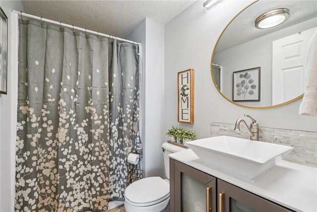 2150 Glen Oaks Drive, Coralville, IA 52241