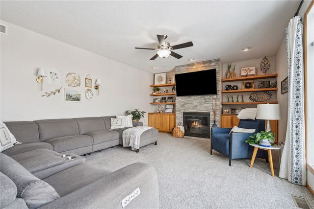 2150 Glen Oaks Drive, Coralville, IA 52241