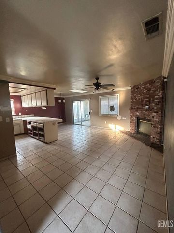 4704 Country Wood Lane, Bakersfield, CA 93313