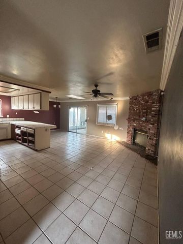 4704 Country Wood Lane, Bakersfield, CA 93313