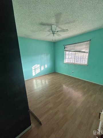 4704 Country Wood Lane, Bakersfield, CA 93313