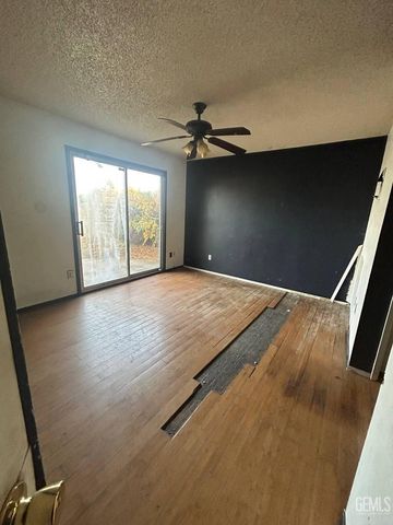 4704 Country Wood Lane, Bakersfield, CA 93313