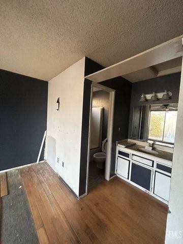 4704 Country Wood Lane, Bakersfield, CA 93313