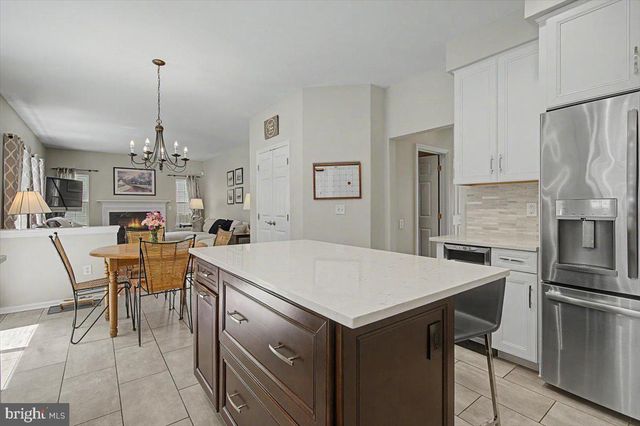 6 STIRLING DR, Newark, DE 19702