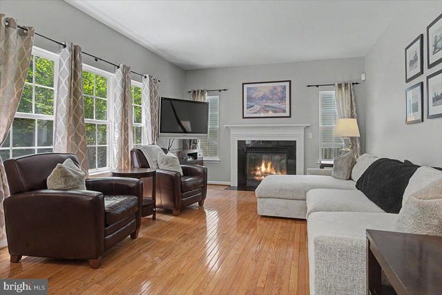 6 STIRLING DR, Newark, DE 19702