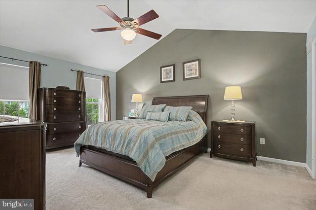 6 STIRLING DR, Newark, DE 19702
