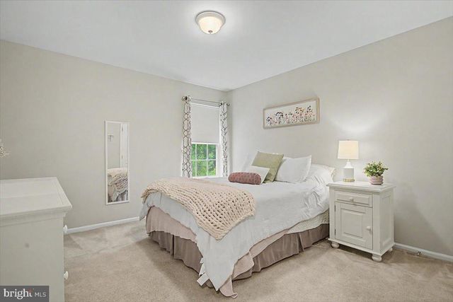 6 STIRLING DR, Newark, DE 19702