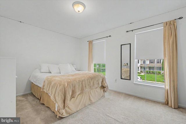 6 STIRLING DR, Newark, DE 19702