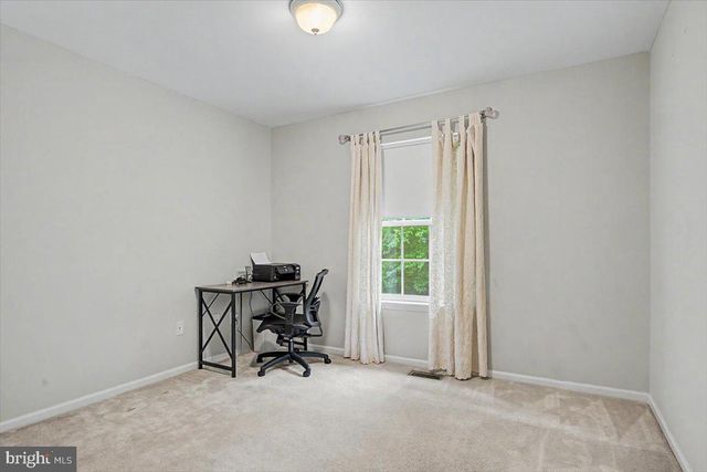 6 STIRLING DR, Newark, DE 19702