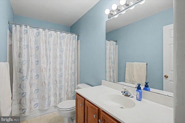 6 STIRLING DR, Newark, DE 19702